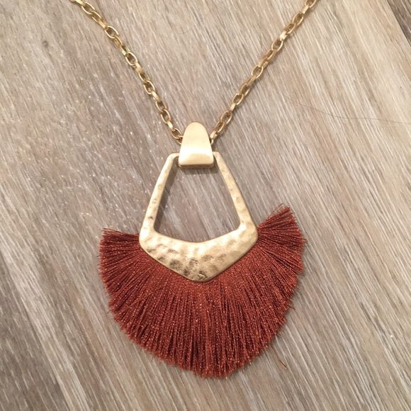 Jewelry - Long gold necklace w/thread fan pendant
